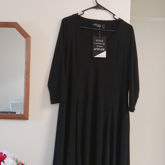 Black dresd - Picture 3 of 4